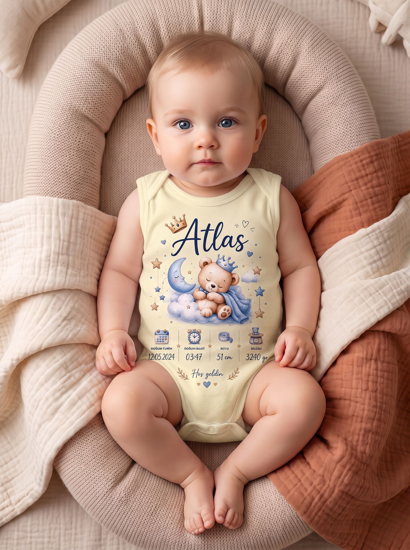 Atlas Yazılı Taçlı Ayıcık ve Ay Temalı Kişiye Özel Pamuklu Bebek Body Sarı - 18-24