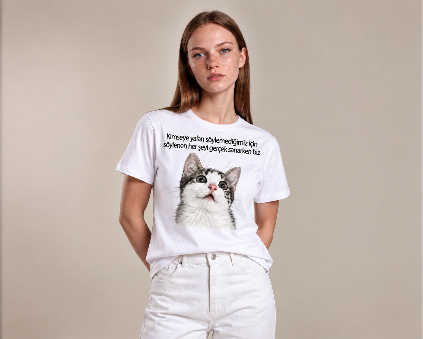Şaşkın Kedi Baskılı Yazılı Pamuklu Kadın Tişört S Beden - Beyaz