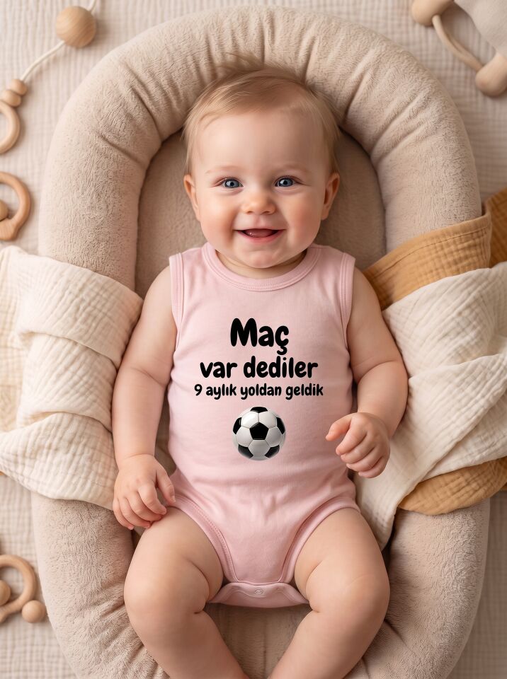 Maç Var Dediler 9 Aylık Yoldan Geldik Futbol Temalı Pamuklu Bebek Body Pembe - 18-24