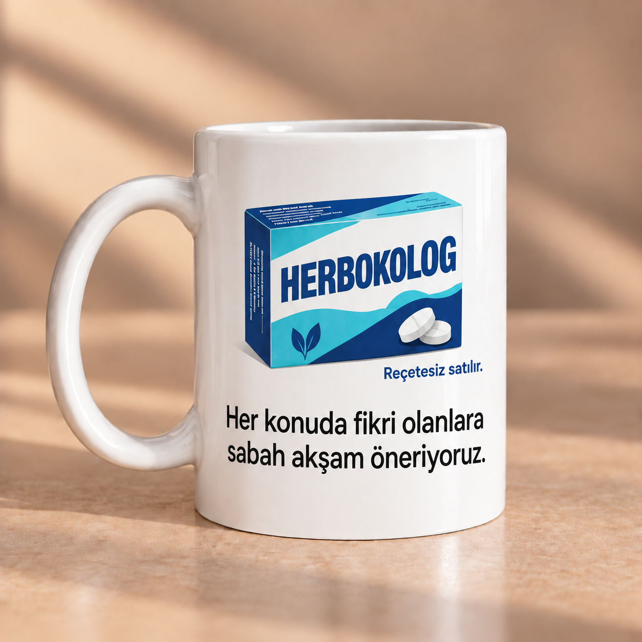 Her Konuda Fikri Olanlara Herbokolog Esprili Porselen Kupa 330 ml