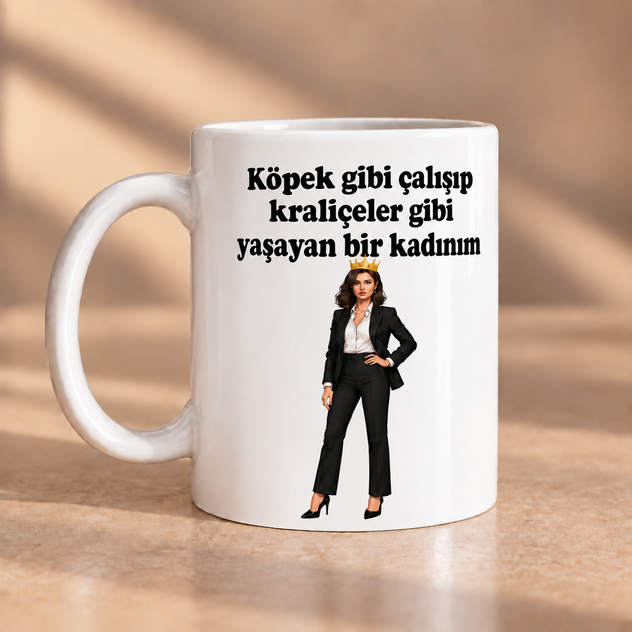 Köpek Gibi Çalışıp Kraliçeler Gibi Yaşayan Kadın Porselen Kupa 330 ml